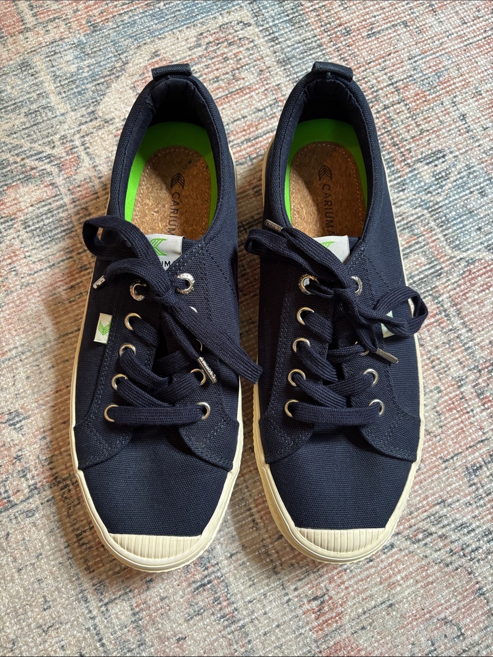 Cariuma Navy Canvas Sneakers with Cream Soles Women’s Size 9 Men’s Size 7.5